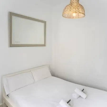 Atico Ispal Con Terraza En Centro Daire